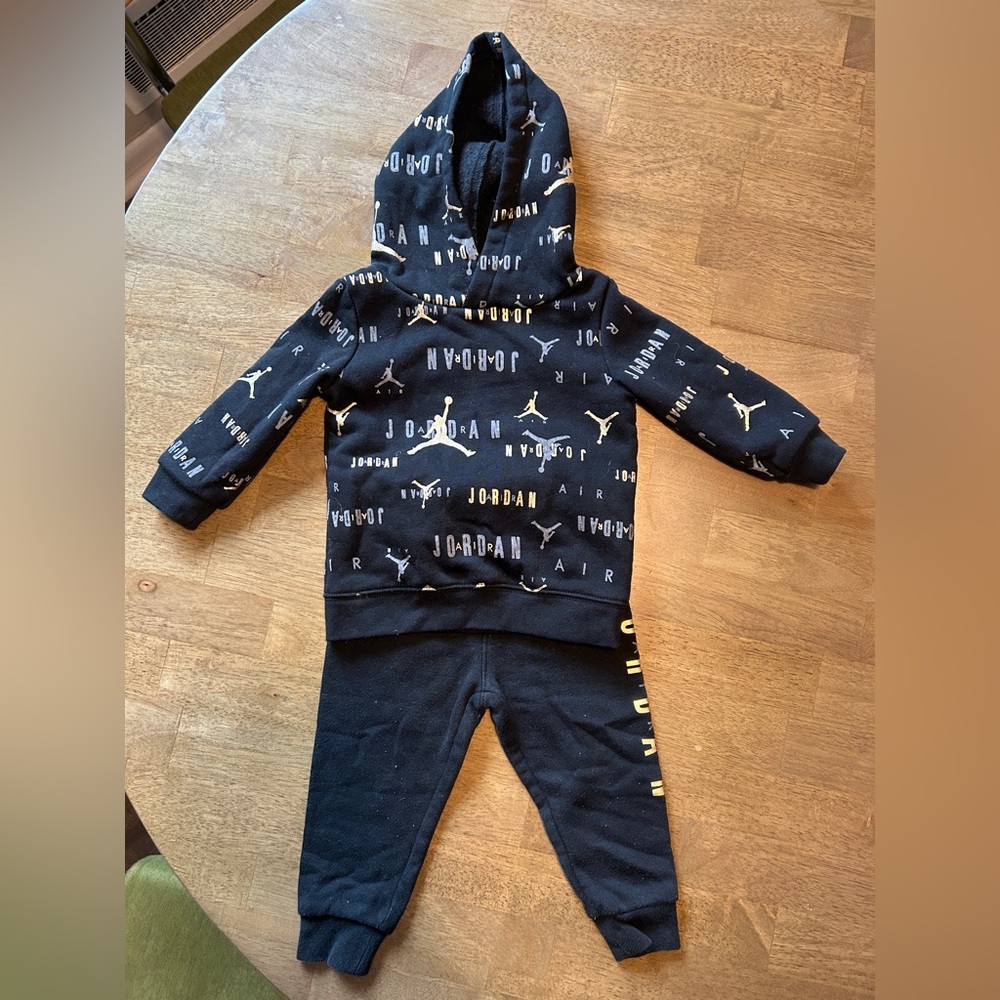 EUC 12m Boy’s Air Jordan sweatsuit hoodie and pants